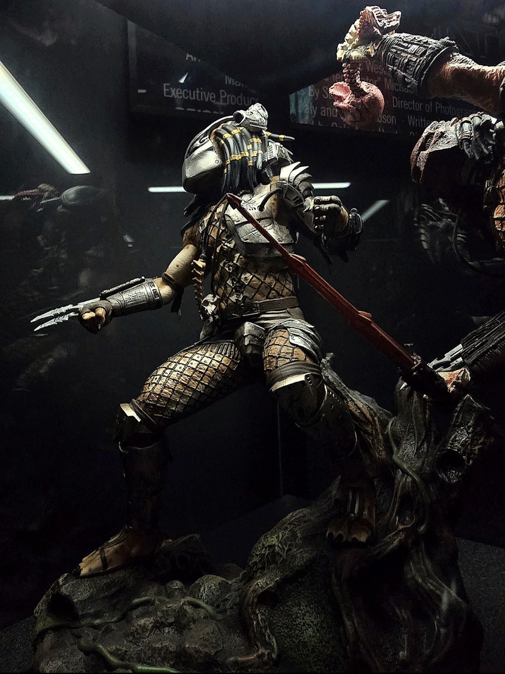 Predator Statues Figures - Picture 2 of 4